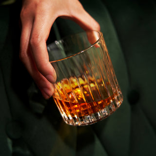 EUROPEAN MADE LEAD-FREE CRYSTAL LIQUOR GLASSES – Made in Europe, these professional-quality crystal spirit glasses are crafted for high-end sipping. Designed for world-class bars and restaurants, this 10.5 oz. bar glassware is made to last.