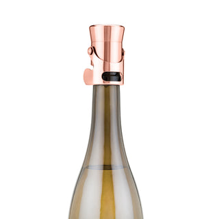 STAINLESS STEEL AND POLISHED COPPER FINISH - Crafted from stainless steel with inner silicone seal, this polished copper wine stopper adds class to your barware collection. Our cork stoppers easily fit standard, champagne and specialty beer bottles.